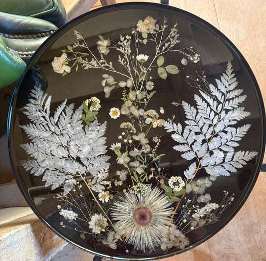 Resin flower table monochrome